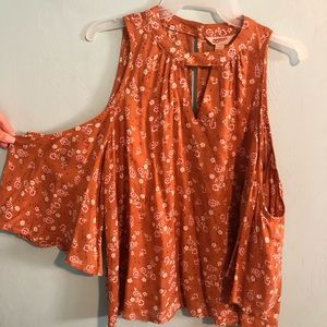 Open shoulder shirt w sleeves: worn once